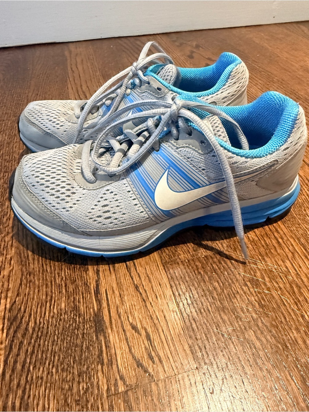Nike Women's Light Gray and Blue Athletic Running Shoes